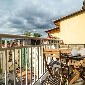 https://central-spacious-modern-5-bedrm-duplex-w-balcony.praguehotelsweb.com